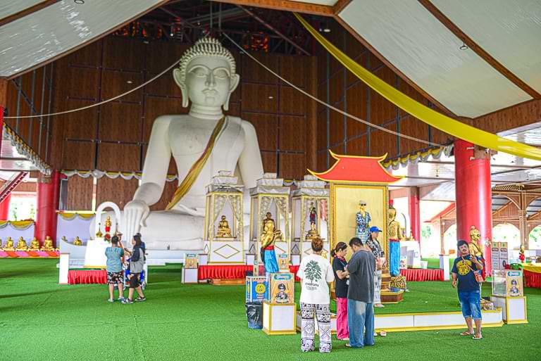 Weißer Buddha, Wat Chedi Ai Kai Sichon